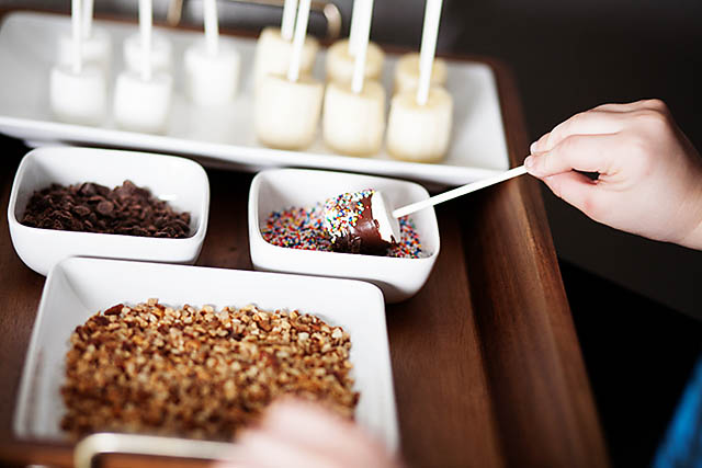 An awesome dessert bar in less than 15 minutes using Hershey's™ Spreads