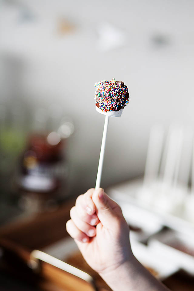 An awesome dessert bar in less than 15 minutes using Hershey's™ Spreads