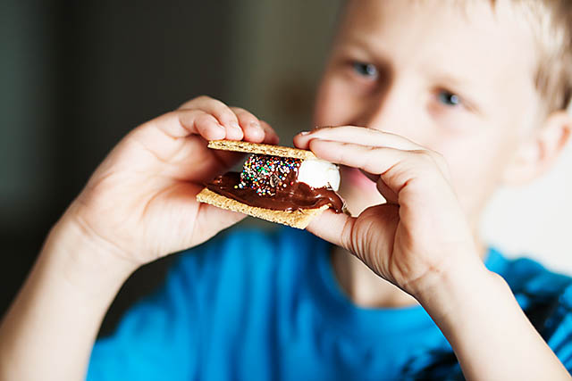 An awesome dessert bar in less than 15 minutes using Hershey's™ Spreads