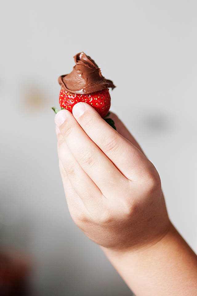 An awesome dessert bar in less than 15 minutes using Hershey's™ Spreads