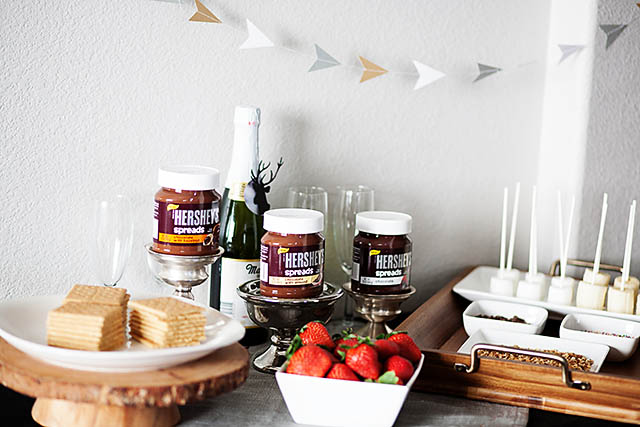 An awesome dessert bar in less than 15 minutes using Hershey's™ Spreads