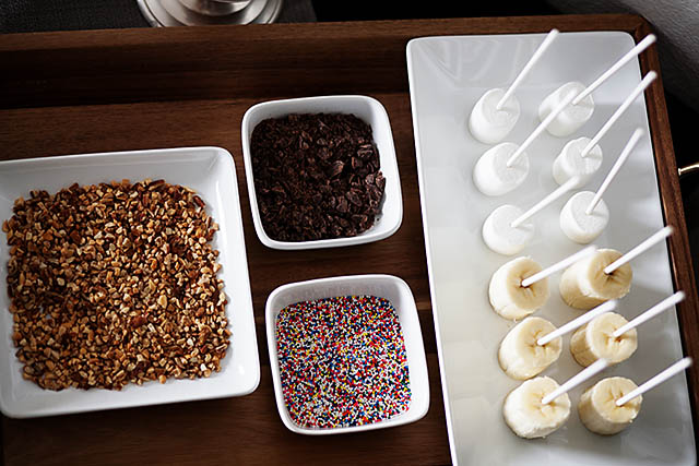 An awesome dessert bar in less than 15 minutes using Hershey's™ Spreads
