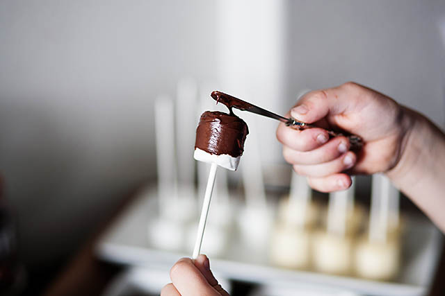 An awesome dessert bar in less than 15 minutes using Hershey's™ Spreads