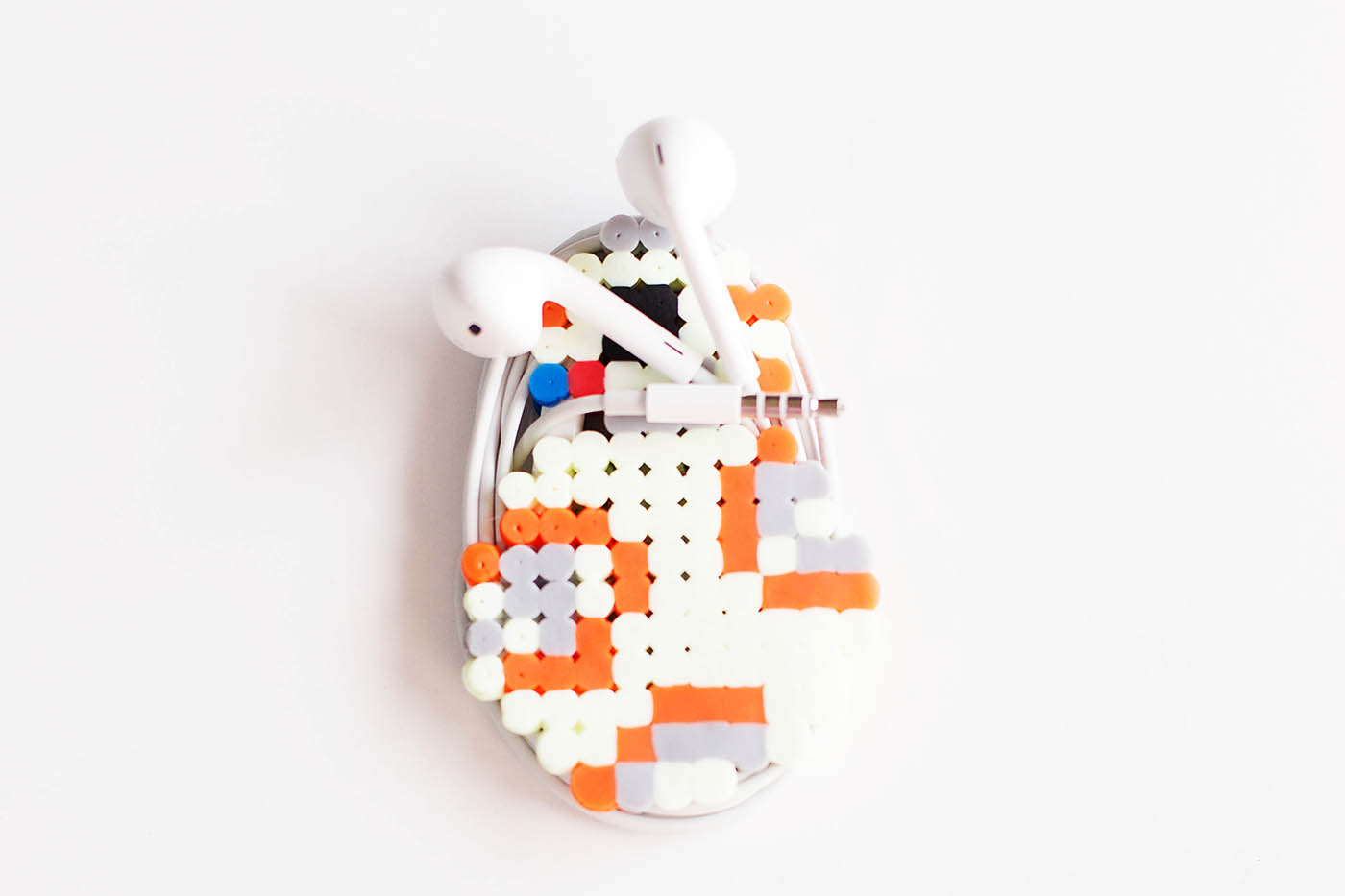 DIY BB8 perler bead cord keeper. Make your droid anyway you want! Such fun Star Wars craft. We love BB-8!