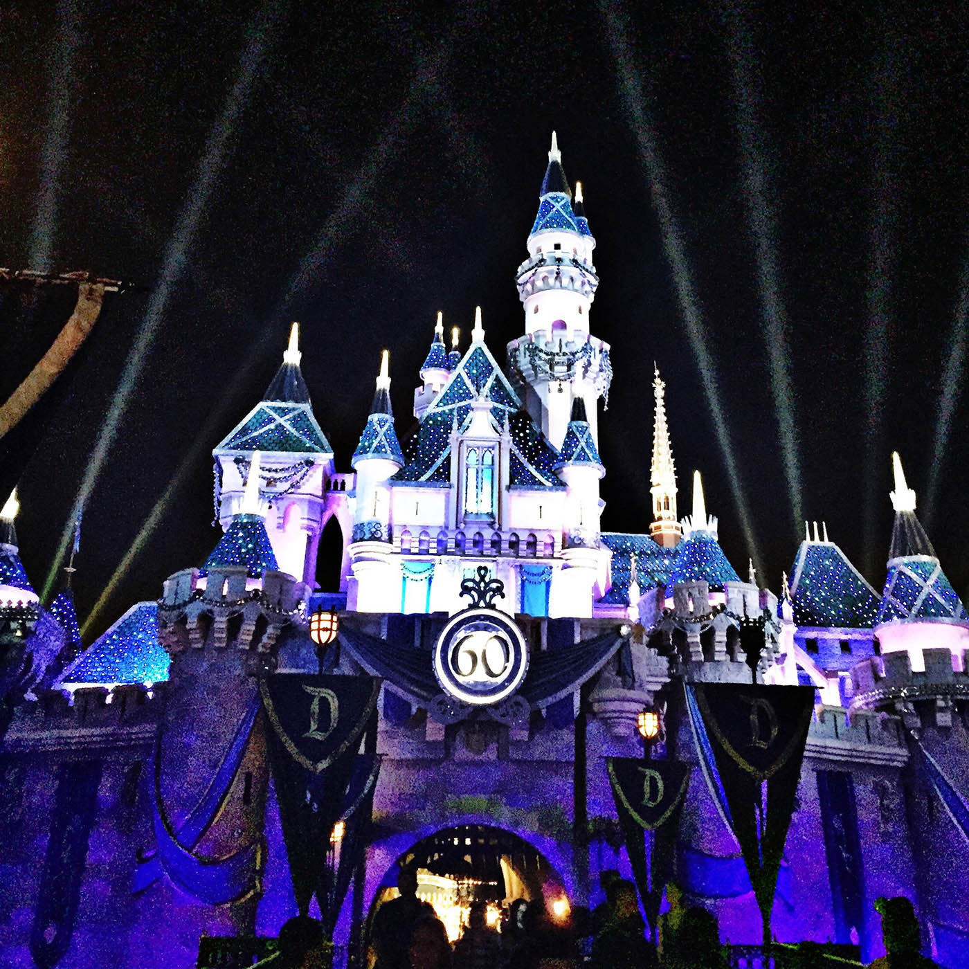10 reasons you should definitely NOT take your tween or teen to Disneyland this year (a sarcastic post from allfortheboys.com)