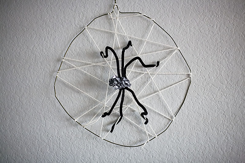 DIY hanger spider and spiderweb craft