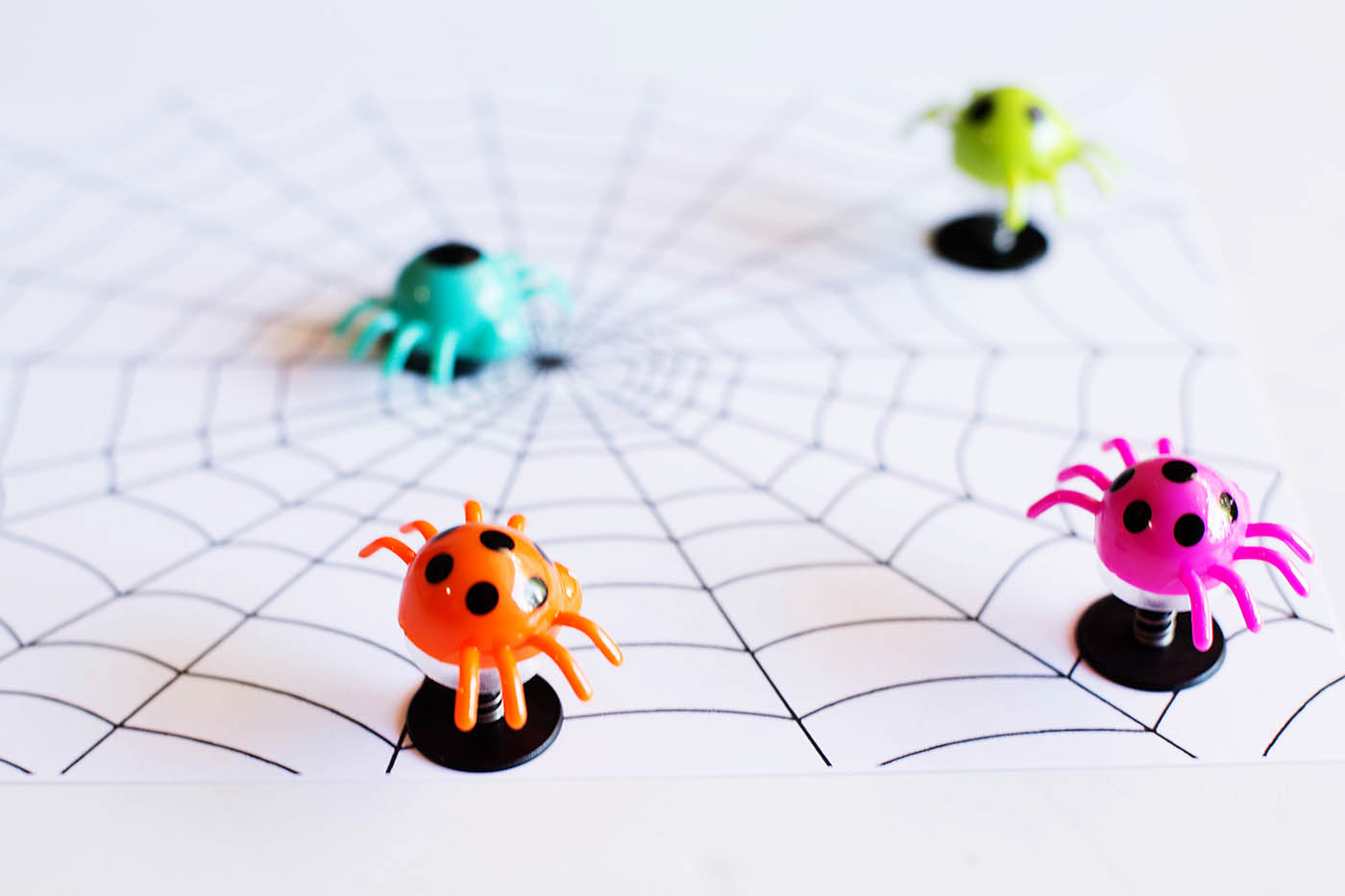 free printable spider games - fun for a Halloween party or just to play a fun game on a rainy day