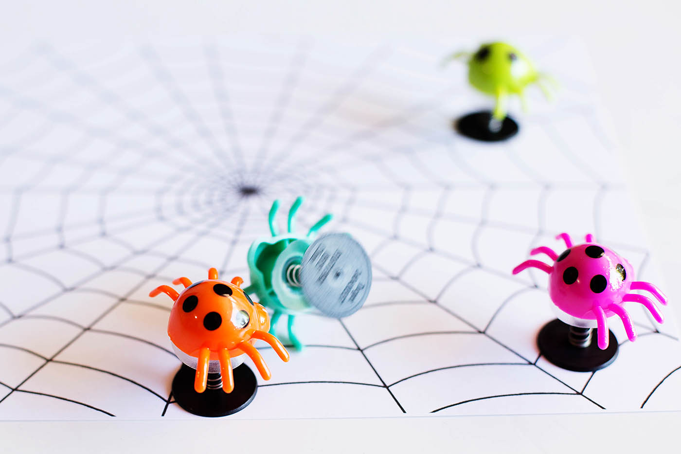 free printable spider games - fun for a Halloween party or just to play a fun game on a rainy day