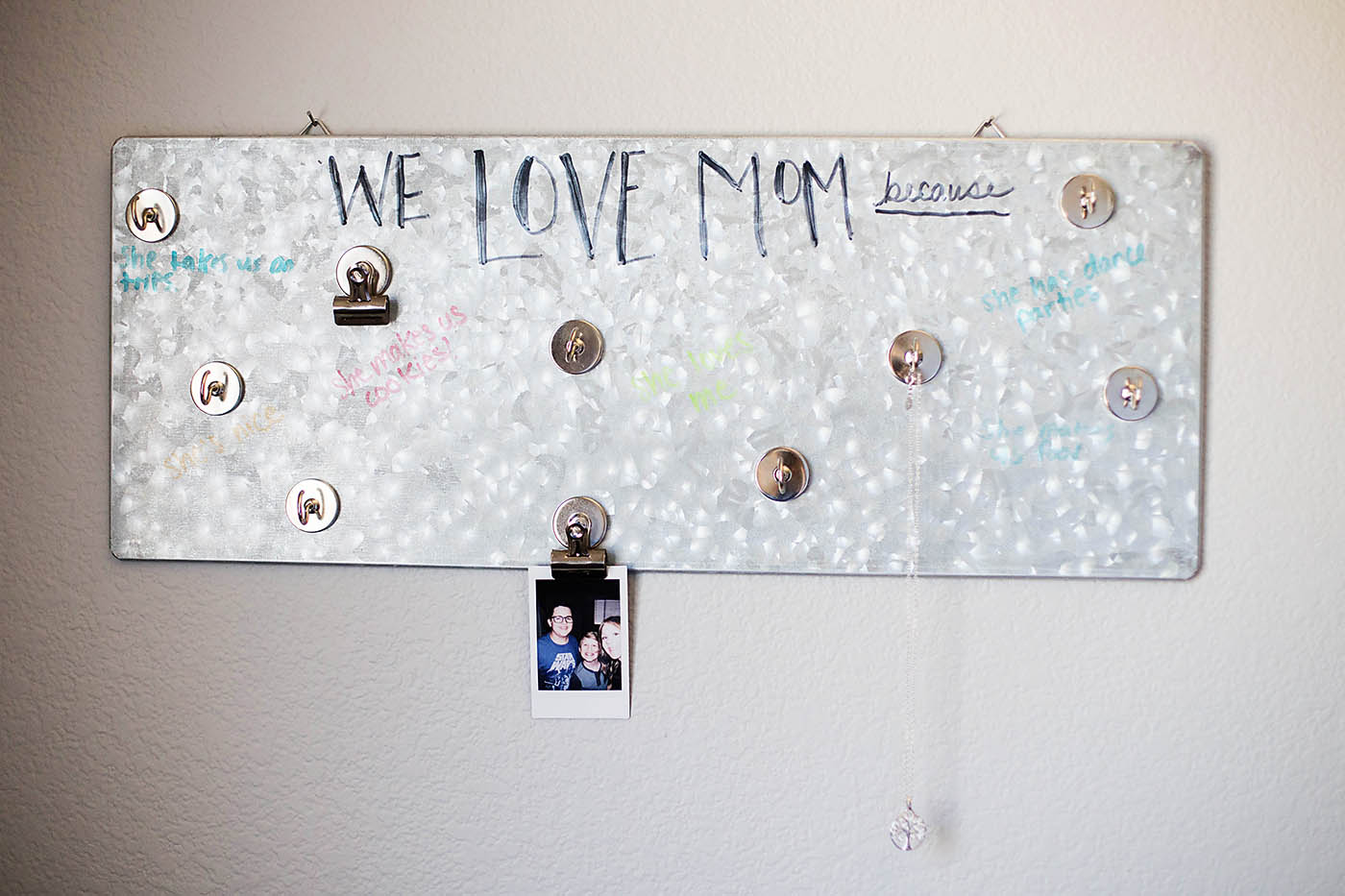 Easy DIY hanging jewelry organizer for Mother's Day
