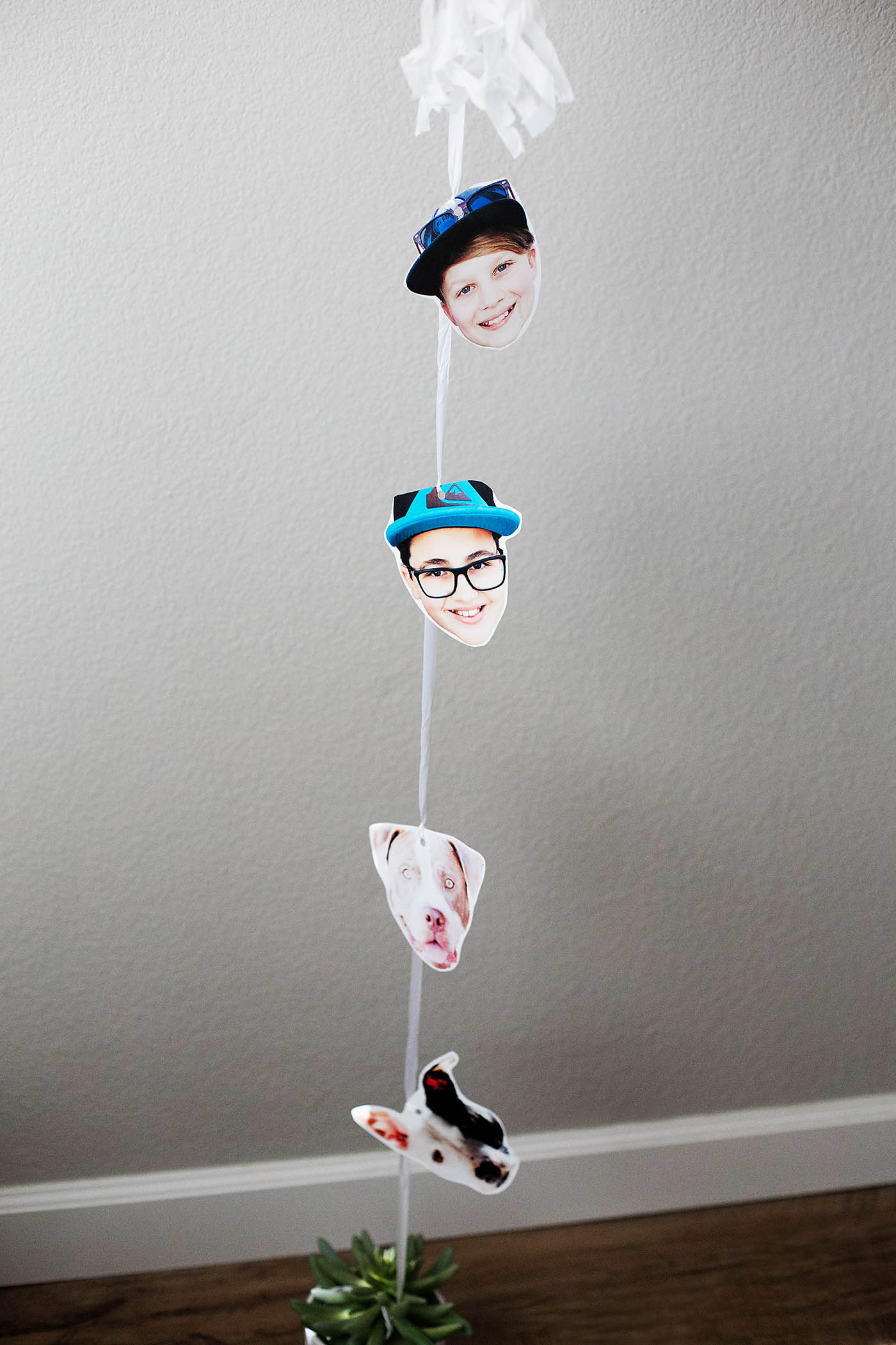 DIY photo balloon garland - SUCH a cute gift idea!