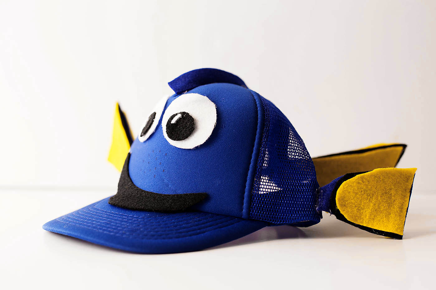 DIY Finding Dory hat perfect for an easy costume, trip to Disneyland or Walt Disney World, for cosplay or just because you love Dory!