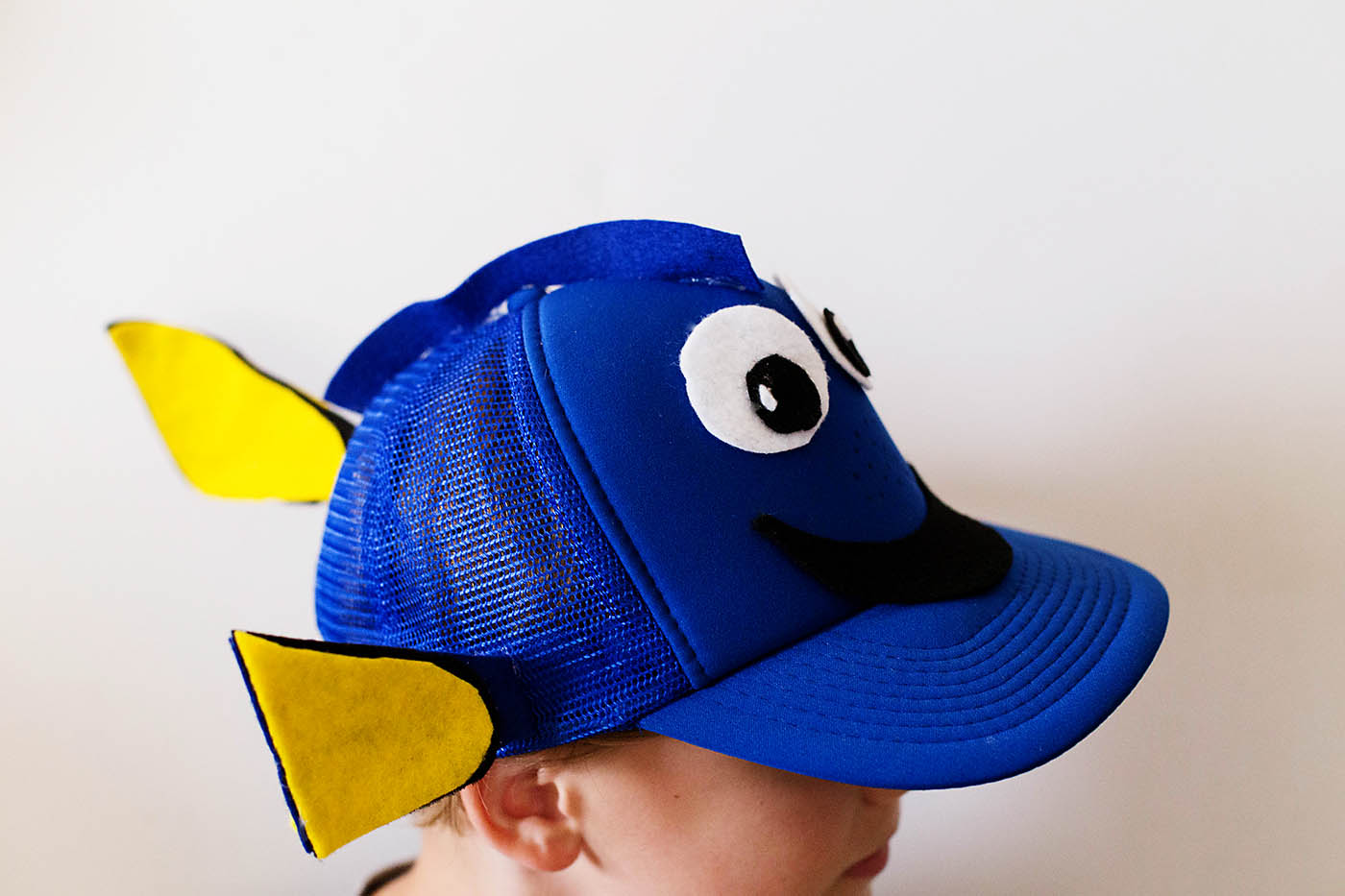 DIY Finding Dory hat perfect for an easy costume, trip to Disneyland or Wal...