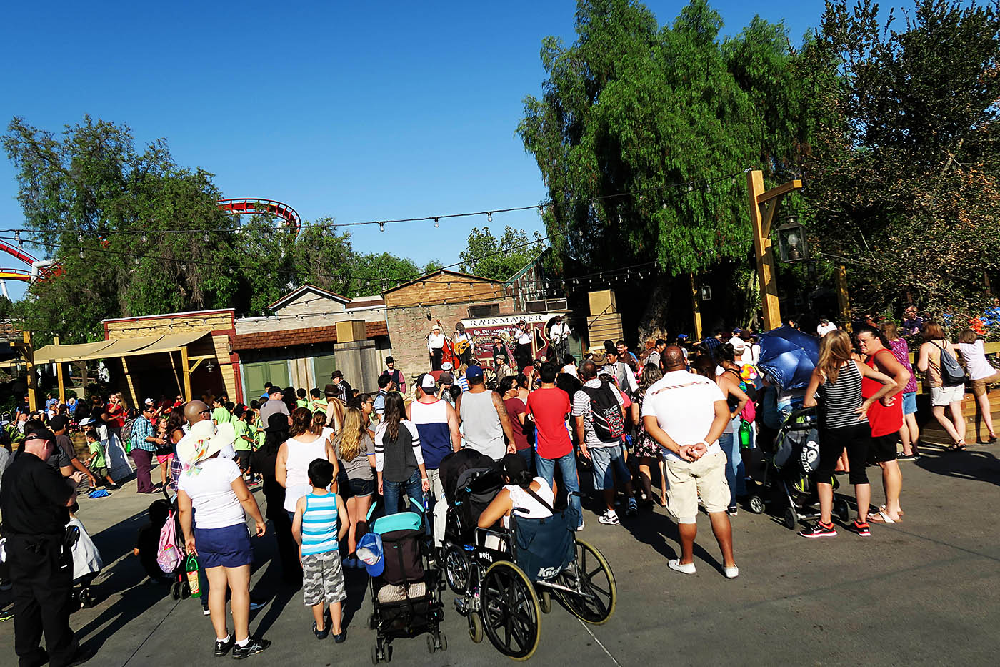 Why You Should Visit Knott's Berry Farm Before Summer Is Over