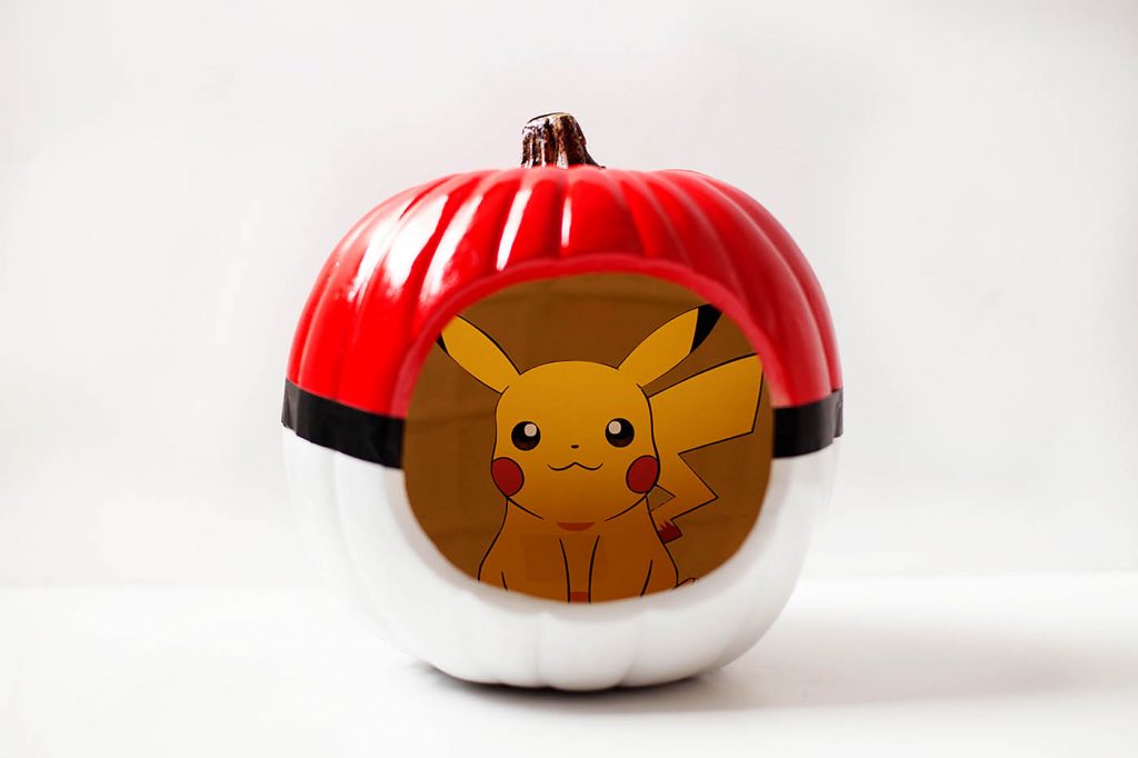 DIY Poké Ball pumpkin with a Pokémon inside!