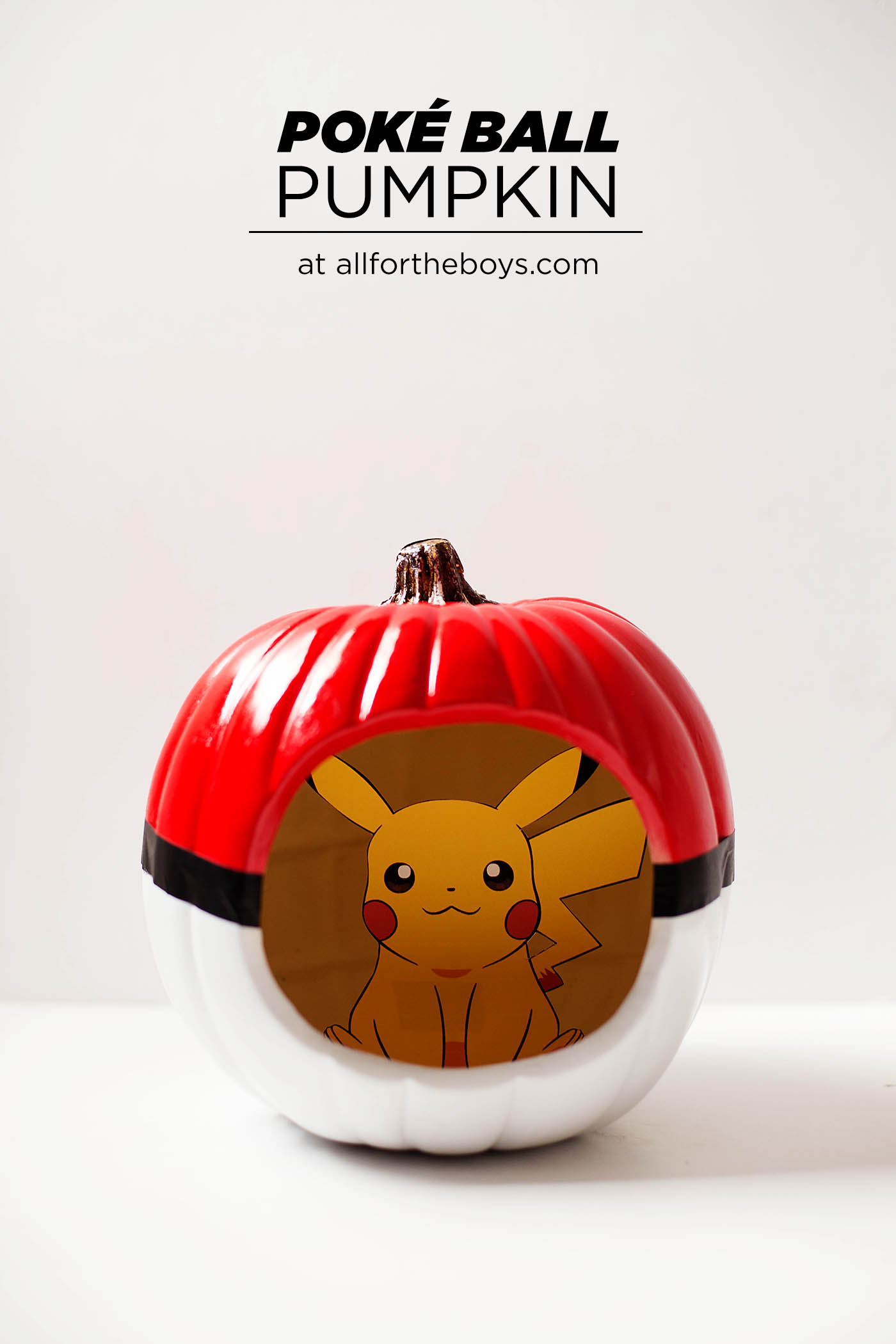 DIY Poké Ball pumpkin with a Pokémon inside!