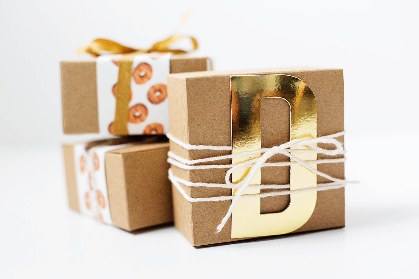 Free printable donut wrapping - perfect for a fun teacher or friend gift!