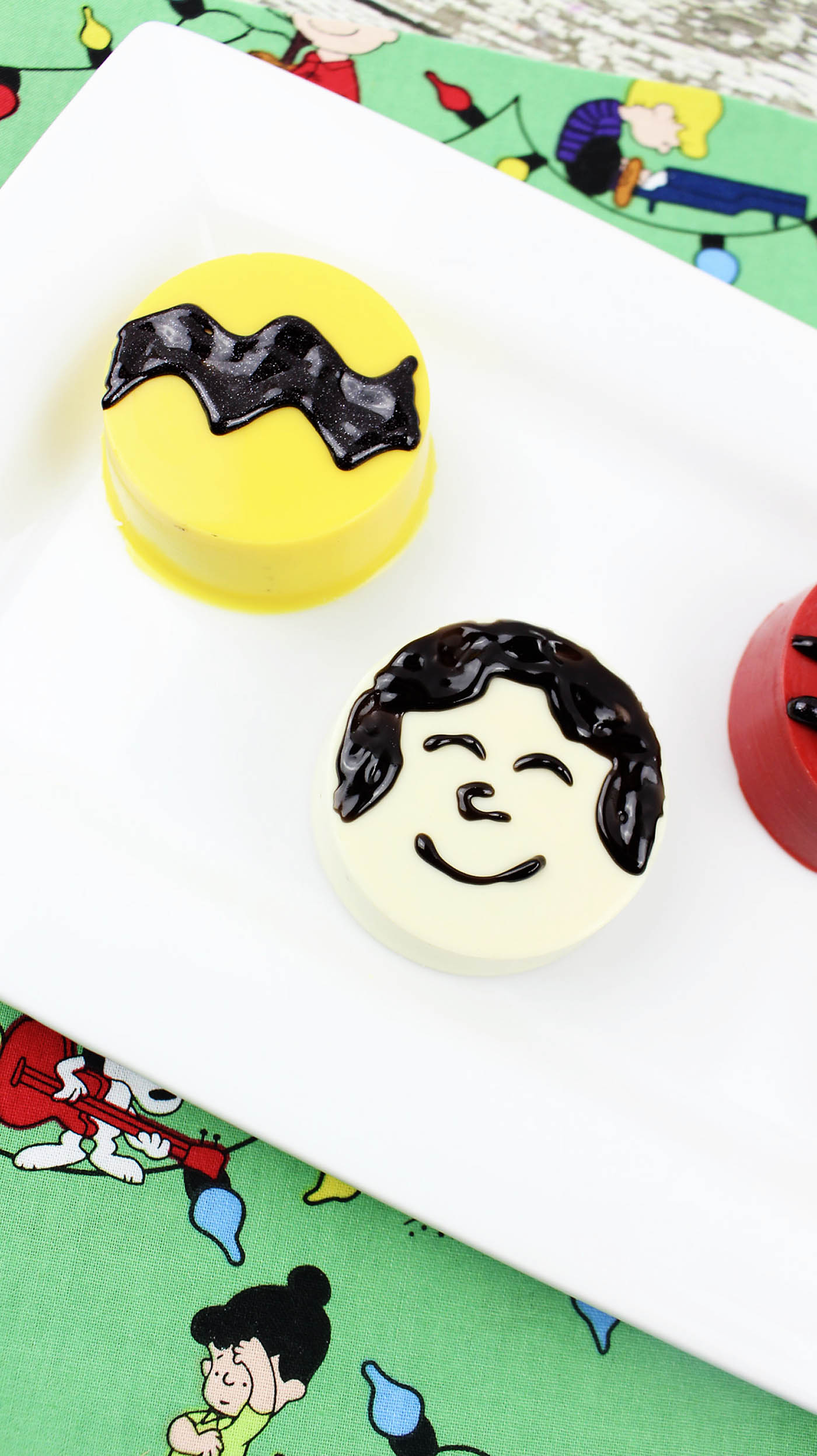 How to make "The Peanuts Gang" cookies including Charlie Brown, Snoopy, Lucy and Linus!