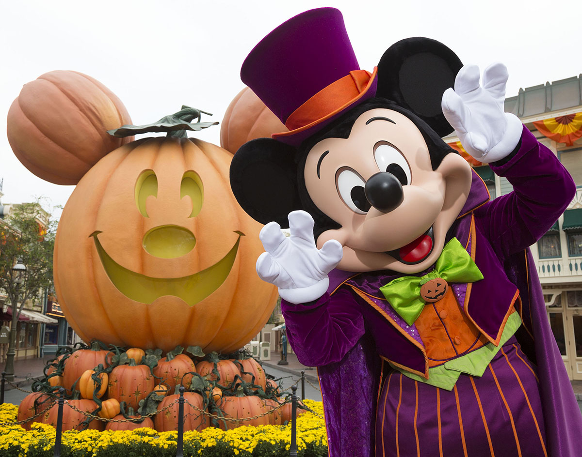 Halloween Time at Disneyland 2017 - what to expect and how to SAVE on your visit!