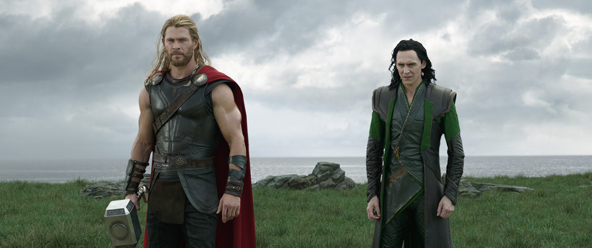 Marvel Studios' THOR: RAGNAROK..L to R: Thor (Chris Hemsworth) and Loki (Tom Hiddleston)..Ph: Film Frame..©Marvel Studios 2017