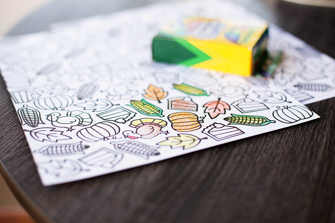Free printable Thanksgiving coloring placemats
